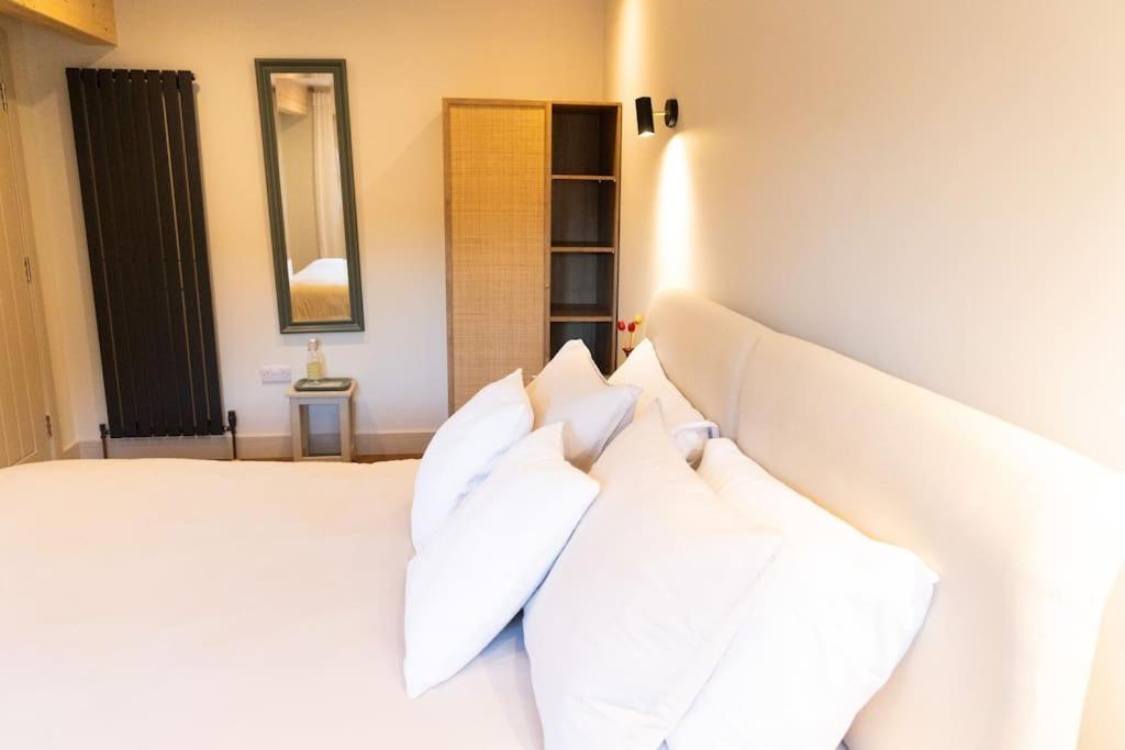 Amarelo Apartment, Central Charlbury, 1 Super King Bed Dış mekan fotoğraf