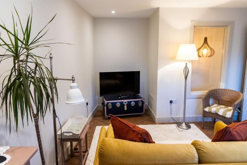 Amarelo Apartment, Central Charlbury, 1 Super King Bed Dış mekan fotoğraf