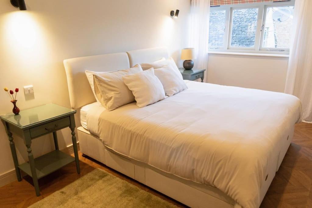 Amarelo Apartment, Central Charlbury, 1 Super King Bed Dış mekan fotoğraf